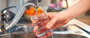 ¿El agua caliente mata las bacterias?